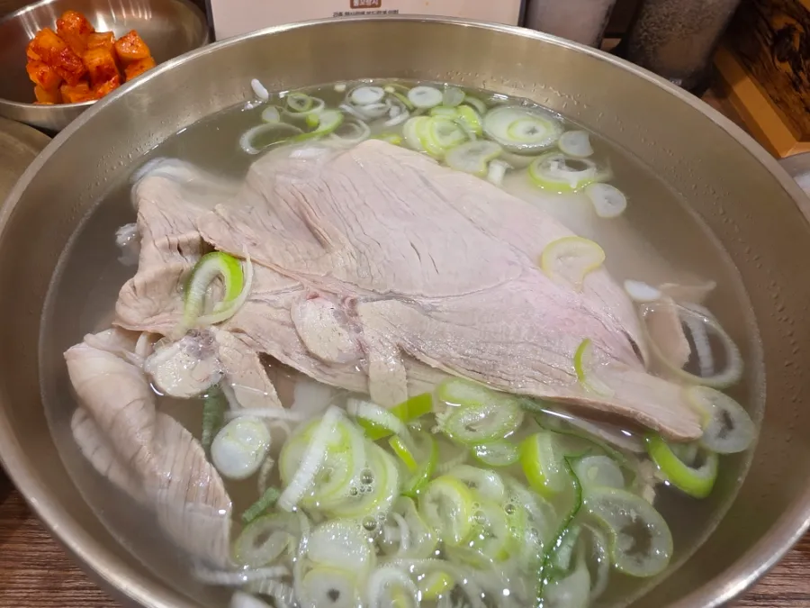 Clear pork gomtang with sliced pork at Baekok Myeongdong