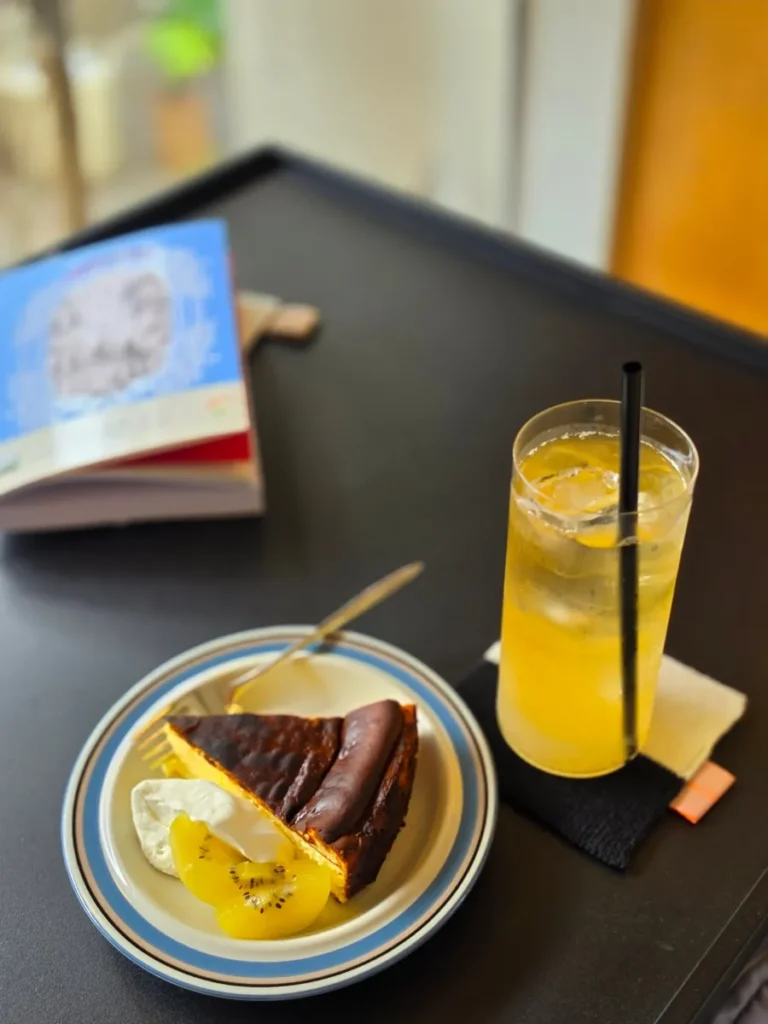 Basque cheesecake and pear iced tea at Sideway cafe