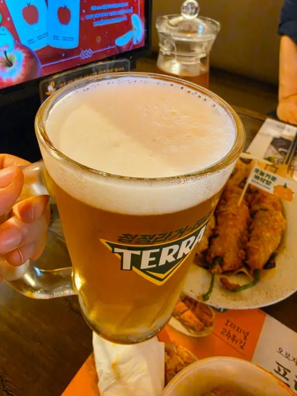 Draft beer served with fried chili peppers at Wooyirak