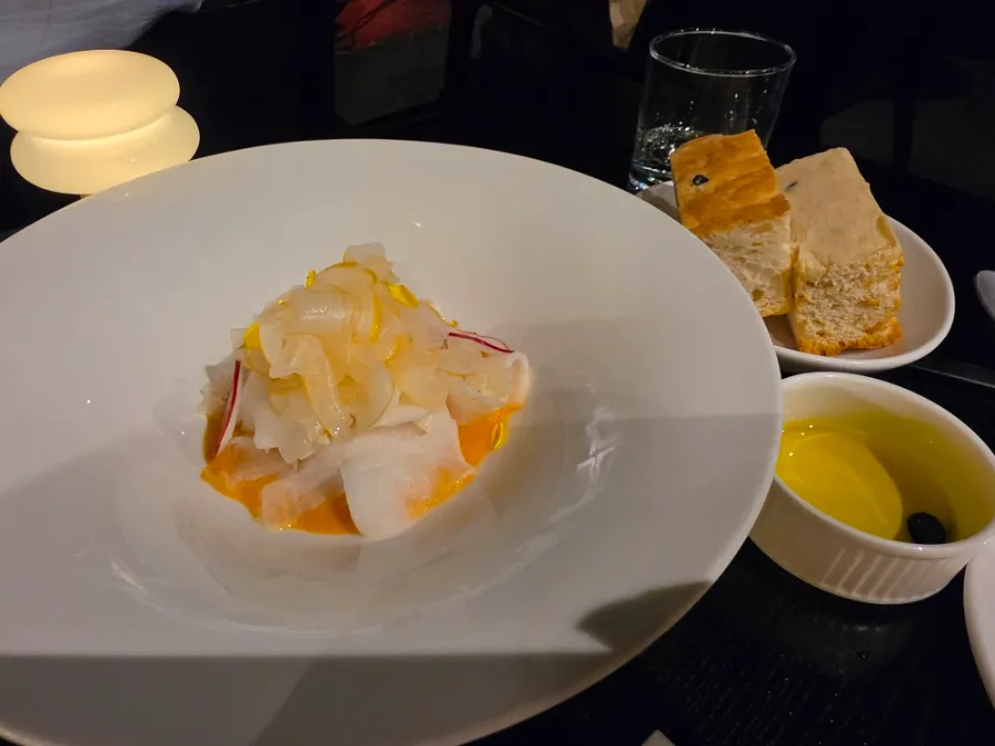 Korean melon salad and bread at Flatnine Gangnam