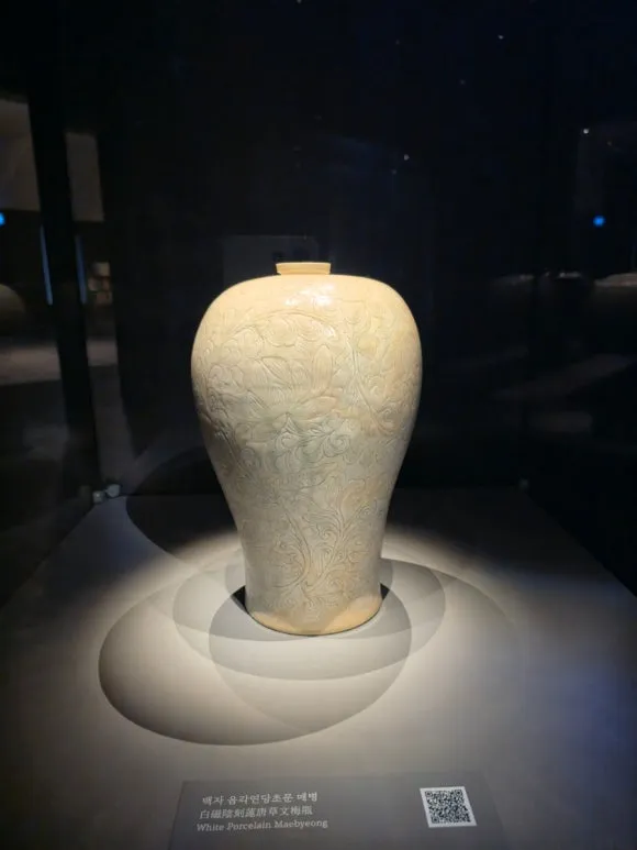 White porcelain vase with carved floral patterns at Horim Museum Sinsa