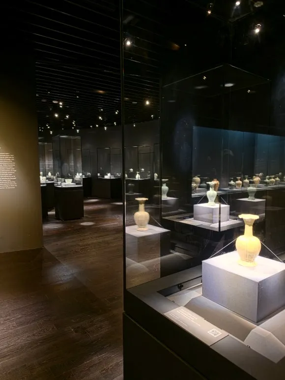 Quiet ceramics gallery at Horim Museum Sinsa