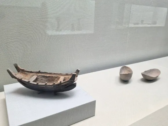 Ancient Korean boat-shaped pottery at Horim Museum