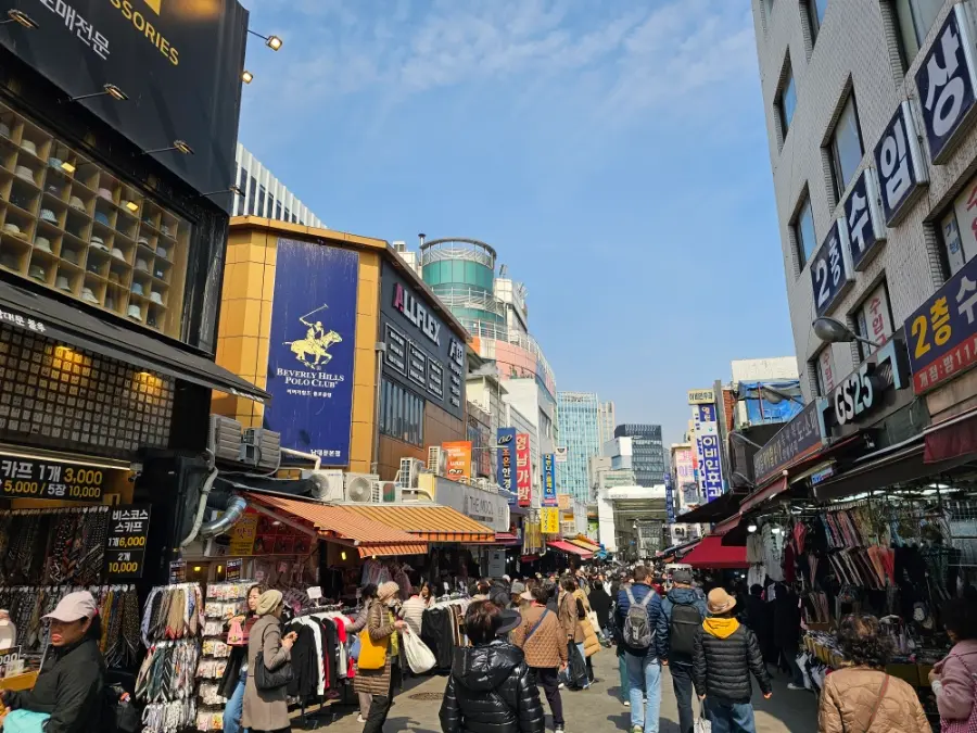 Entrance to Namdaemun Market in Seoul
