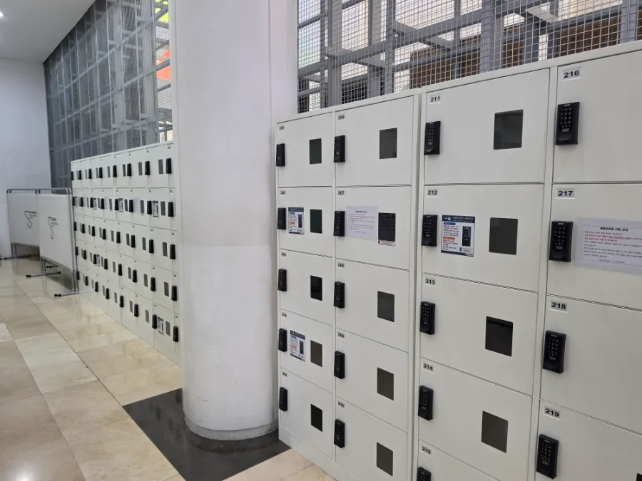Visitor lockers at the Seoul Museum of Art Seosomun Main Branch