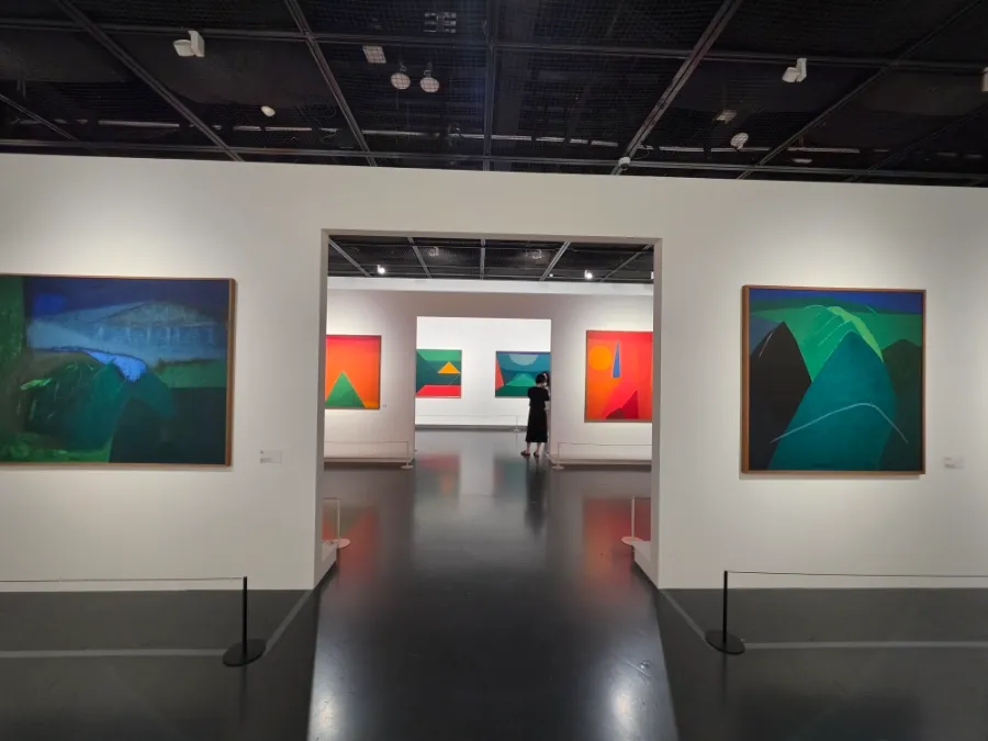 Gallery view of the Yoo Youngkuk exhibition at the Seoul Museum of Art