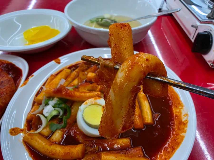 Wheat tteok in spicy tteokbokki sauce at Apple House Seoul