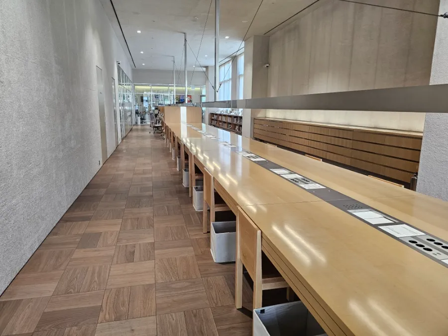 Coworking Space in Hongdae: DESKER Lounge Seoul for Digital Nomads