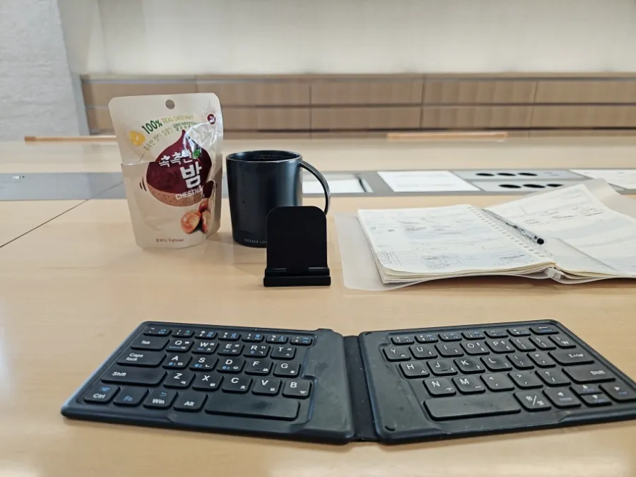 digital nomad working with Bluetooth keyboard in Hongdae Seoul