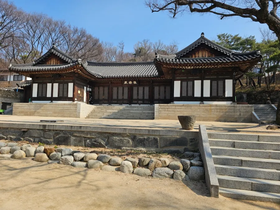 Geungnakjeon Hall at Gilsangsa Buddhist Temple