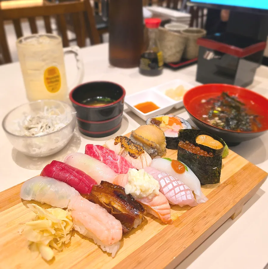 Fourteen-piece Kokkiri Sushi C Set in Gwanghwamun Seoul