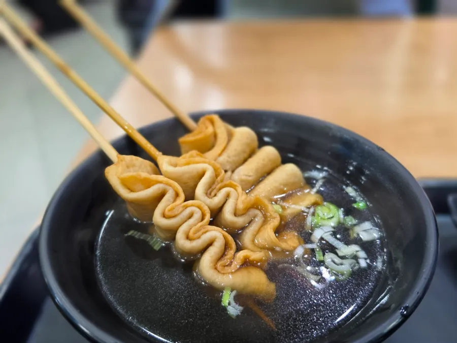 Korean eomuk fish cake soup at Deokjane Bangatgan