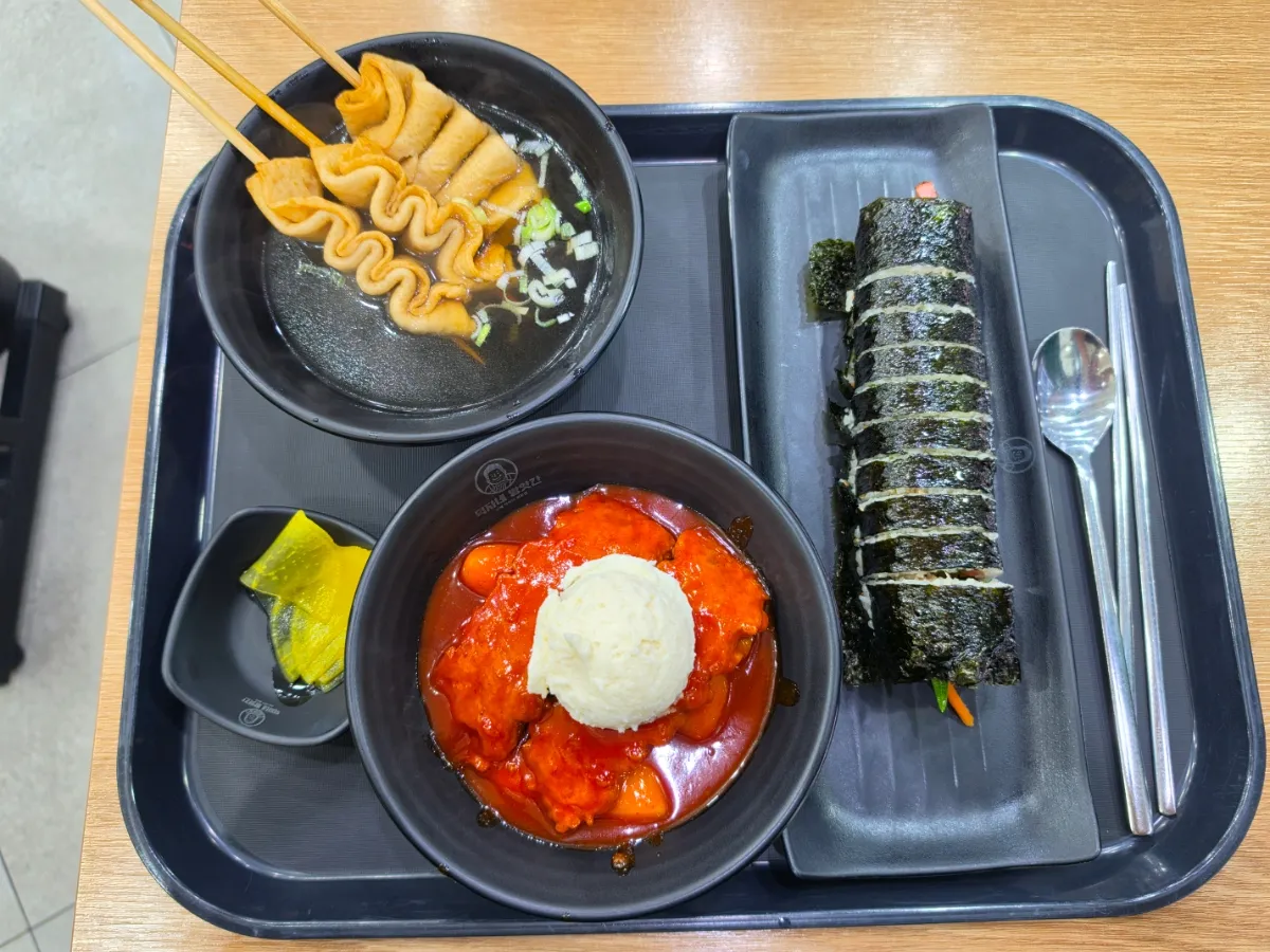 Tteokbokki in Gangnam Seoul: Deokjane Bangatgan Near Sinnonhyeon