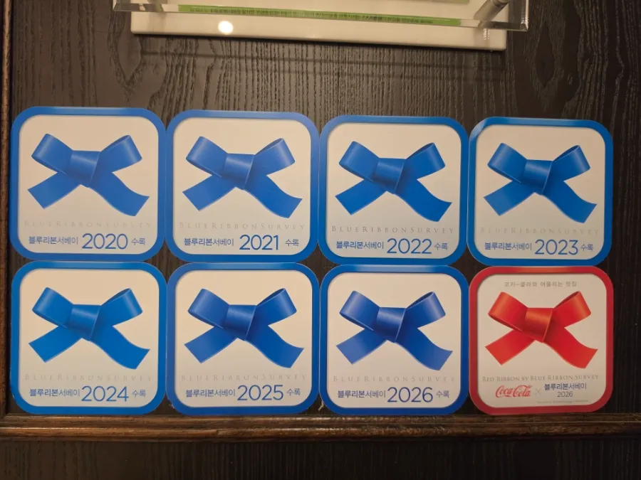 Blue Ribbon Survey stickers at Mano di Chef Samseong in Seoul
