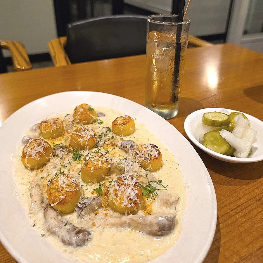 Creamy mushroom gnocchi and highball at Mano di Chef Samseong near COEX