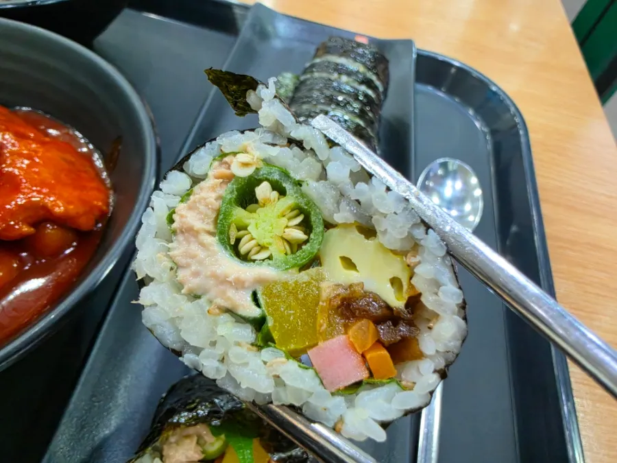 Spicy tuna gimbap with green chili at a Seoul bunsik restaurant