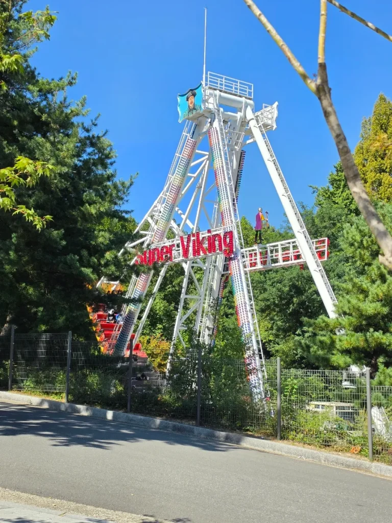 Amusement rides at Seoul Children's Grand Park in autumn