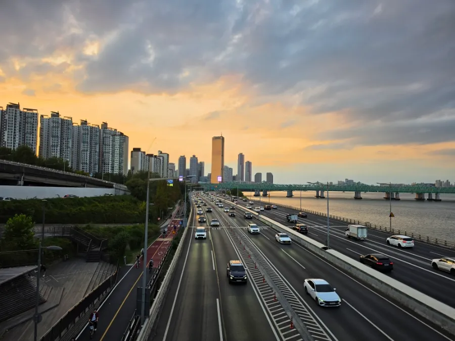 Sunset over the Han River on the way to Nodeul Island in Seoul